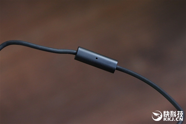 299元！小米降噪耳机开箱图赏：美女听醉了