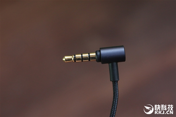 299元！小米降噪耳机开箱图赏：美女听醉了