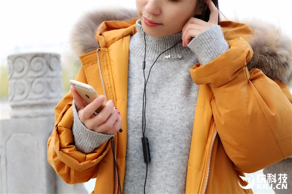 299元！小米降噪耳机开箱图赏：美女听醉了