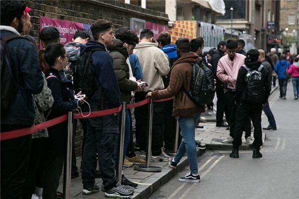 17年联名款大玩家问世 李宁靠联名款能甩掉土气 Tom财经