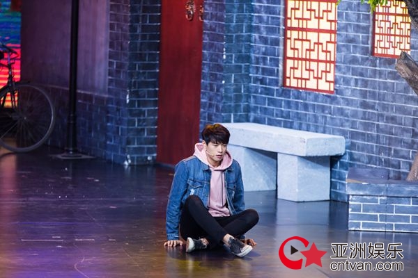 魏大勋恋爱碰壁依然萌《喜剧总动员》变“团欺”