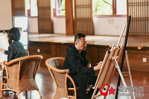 张涵予走进《心路》追寻本心 采茶叶做泥塑畅谈电影生涯