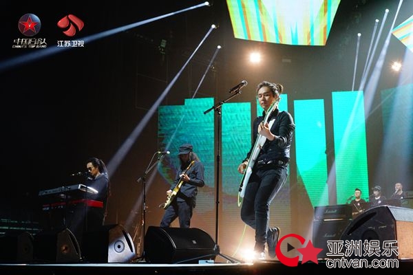 胡德夫今晚空降《中国乐队》台湾民谣教父带来一曲浓情现场