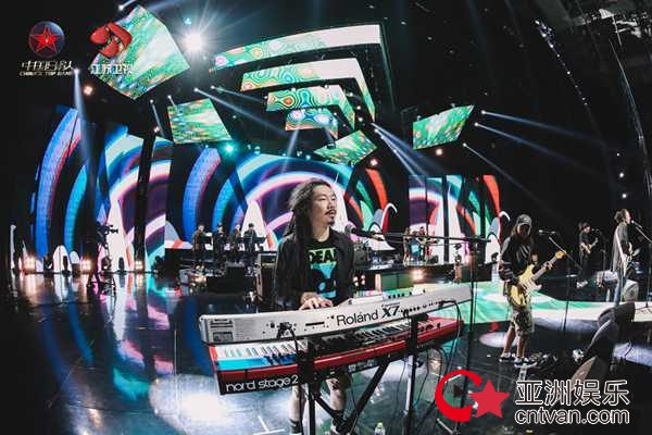 胡德夫今晚空降《中国乐队》台湾民谣教父带来一曲浓情现场