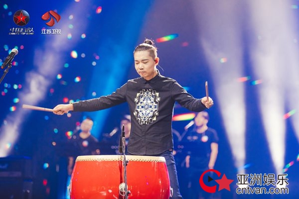 胡德夫今晚空降《中国乐队》台湾民谣教父带来一曲浓情现场