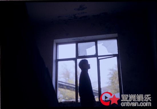 宿羽阳：从制片人到音乐人，幸运的转折