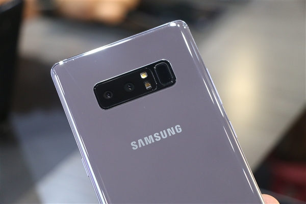 三星手机申请新专利：可折叠双屏幕适合玩游戏