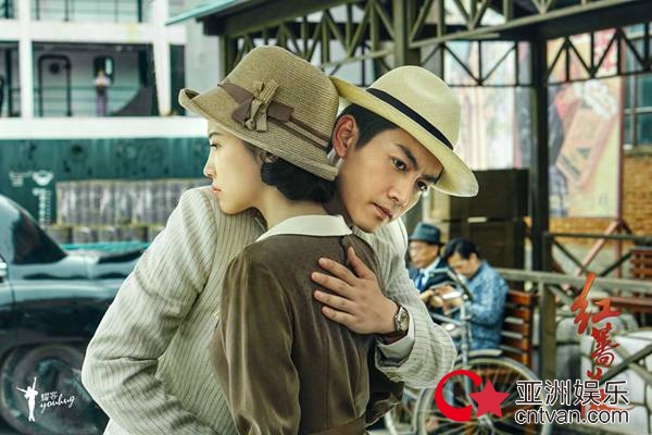 《红蔷薇》杨子姗职场小白升级打怪“模范男友”陈晓撩人不手软