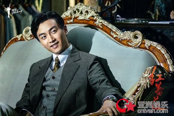 《红蔷薇》杨子姗职场小白升级打怪“模范男友”陈晓撩人不手软