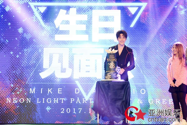 中文十级！泰国人气偶像Mike生日会挑战大热中文金曲