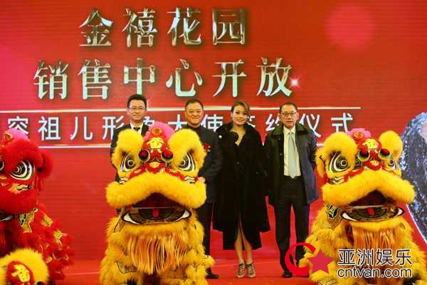 容祖儿受邀某出席活动&nbsp;全新示范“蓝丝绒”的正确打开方式