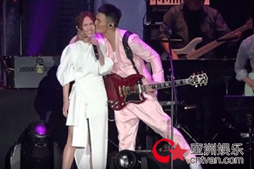 杨丞琳认定李荣浩:不会换了!