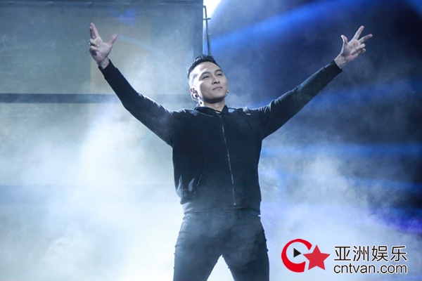 印尼魔术师上演绝地逃生《超凡魔术师》玩转多元化魔术创意