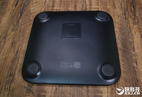 精准至0.1kg&nbsp;华为首款智能体脂秤开箱图赏