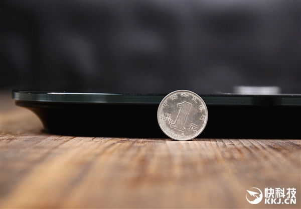 精准至0.1kg&nbsp;华为首款智能体脂秤开箱图赏