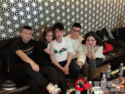 Angelababy杨幂张大大秦奋同框&nbsp;杨幂发际线吸睛！