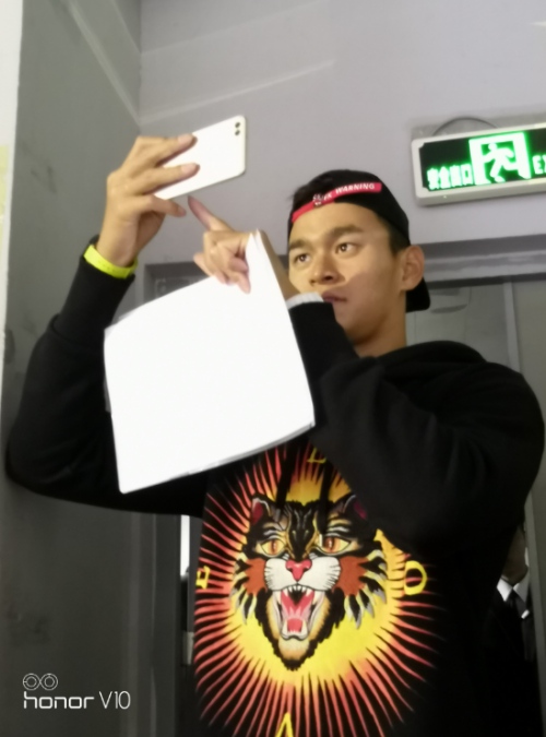 孙杨劳伦斯获奖 荣耀畅玩手环A2成冠军“最佳助攻”