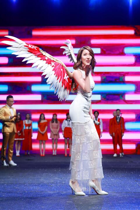 新晋超模王艺不惧争议谈梦想，李亚男惊艳亮相音乐派对