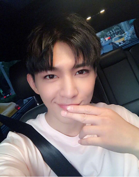 炎亚纶自爆痛苦抑郁经历：世界像隔了一层纱般麻木！