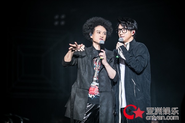 赵英俊首开演唱会 众星云集玩花样