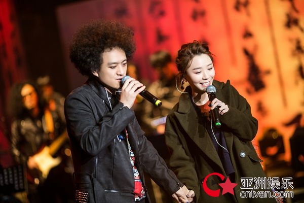 赵英俊首开演唱会 众星云集玩花样