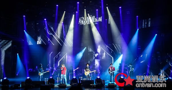 赵英俊首开演唱会 众星云集玩花样