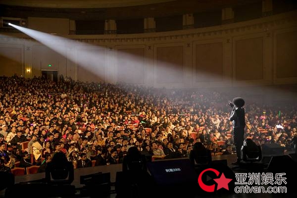 赵英俊首开演唱会 众星云集玩花样