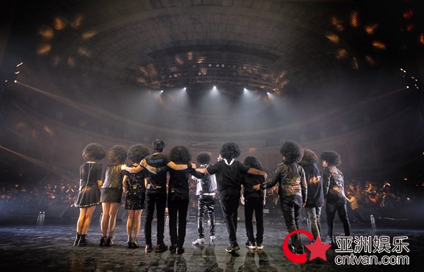 赵英俊首开演唱会 众星云集玩花样