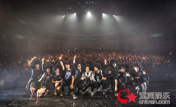 赵英俊首开演唱会 众星云集玩花样