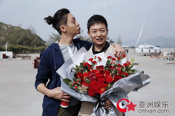 刘奕君《橙红年代》杀青&nbsp;陈伟霆不舍“吻别”