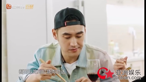 张歆艺买打折葱&nbsp;袁弘赞其会过日子