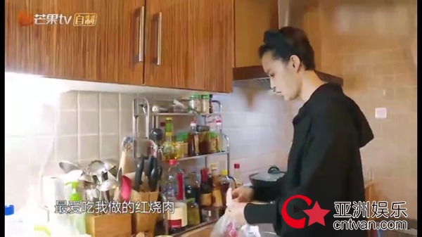 张歆艺买打折葱&nbsp;袁弘赞其会过日子