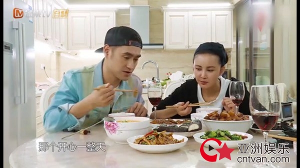 张歆艺买打折葱&nbsp;袁弘赞其会过日子