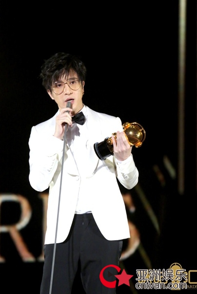 薛之谦斩获四项大奖 成为咪咕音乐年度盛典最大赢家