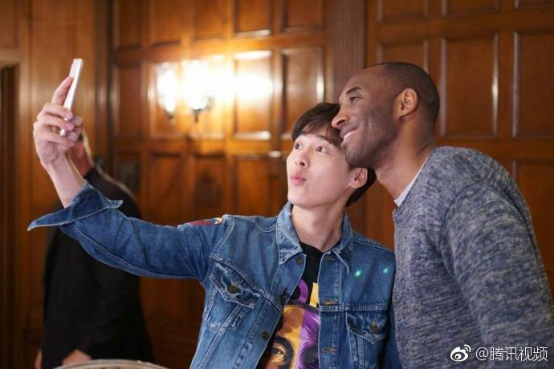 科比球衣退役直播李易峰疯狂刷礼物 粉丝呼吁：追星要理智！