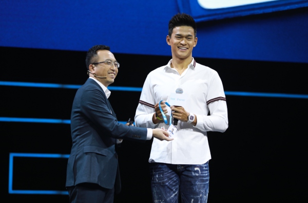 暖萌孙杨佳绩不断，“绅士腿”再现江湖