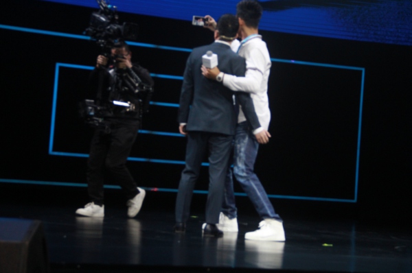 暖萌孙杨佳绩不断，“绅士腿”再现江湖