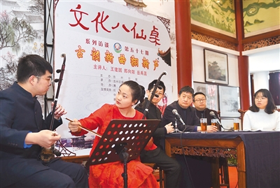 游客品味沧州民俗文化