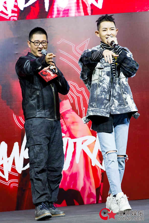 敖犬新专辑首唱会获赠北京房产&nbsp;谈MV吻戏现场“开车”