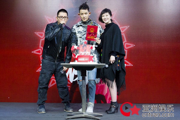 敖犬新专辑首唱会获赠北京房产&nbsp;谈MV吻戏现场“开车”