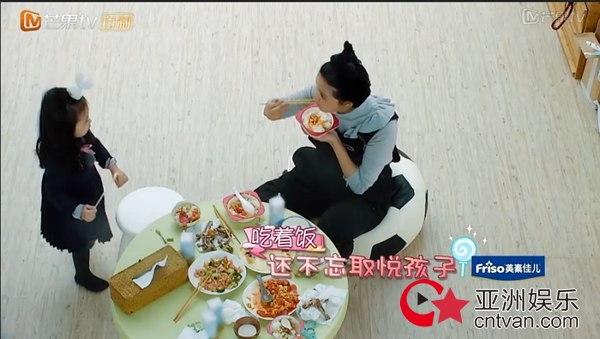 袁弘张歆艺用行动诠释父母本能 大胆鼓励孩子做自己