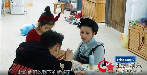 袁弘张歆艺用行动诠释父母本能 大胆鼓励孩子做自己