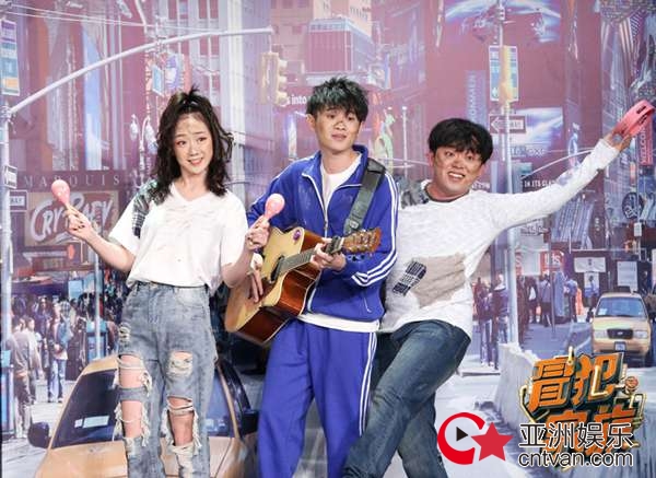 老板都是吸血鬼？《冒犯家族》吴镇宇开炮diss全场