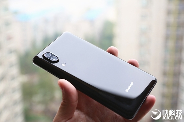 夏普全面屏新机入网：5.48寸屏幕/6GB内存