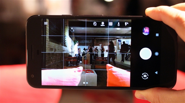 没法忍!用户投诉谷歌Pixel 2 XL前置扬声器有“嗡嗡声”