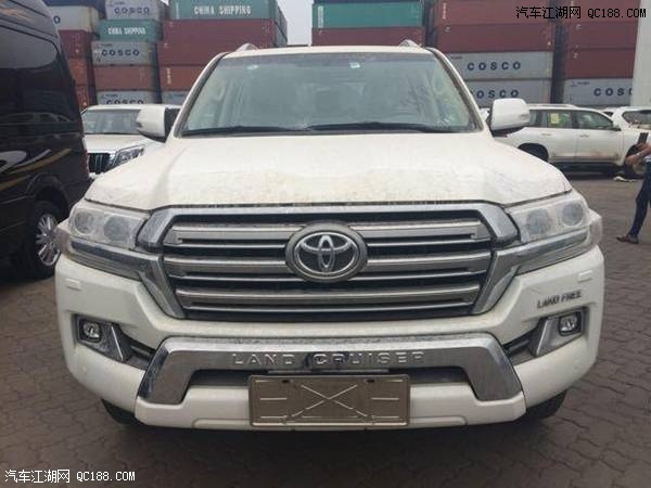 17款中东版丰田兰德酷路泽5700到店实拍