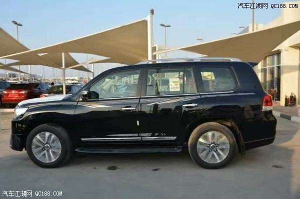 17款中东版丰田兰德酷路泽5700到店实拍