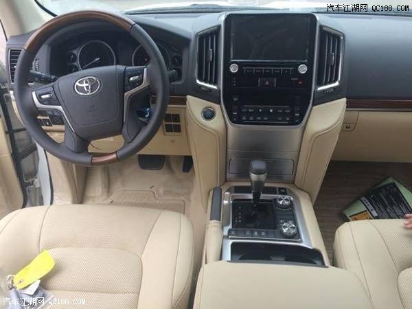 17款中东版丰田兰德酷路泽5700到店实拍