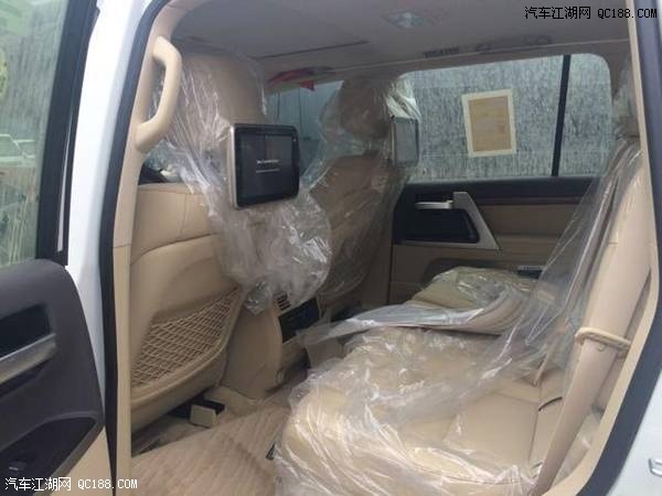 17款中东版丰田兰德酷路泽5700到店实拍