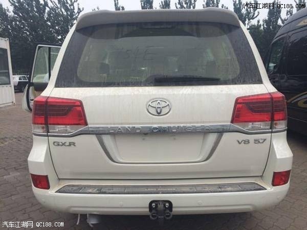 17款中东版丰田兰德酷路泽5700到店实拍